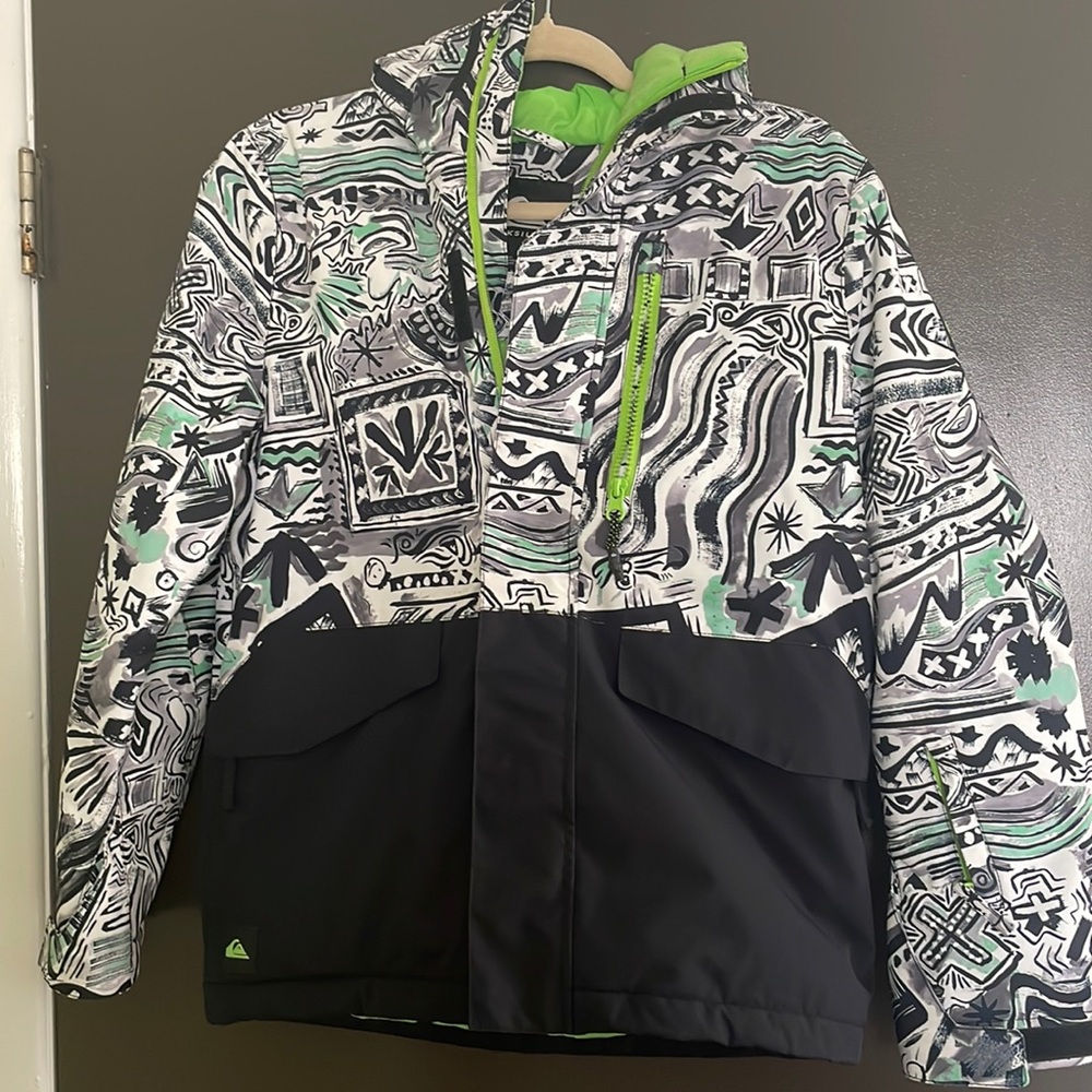 Pre owned QUICKSILVER snow jacket. In pristine condition.